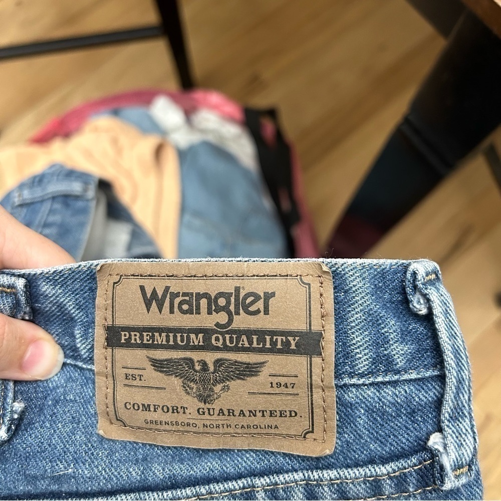 Wrangler Men’s Denim 38 Relax Fit Dad Shorts Blue Jeans - Picture 4 of 4